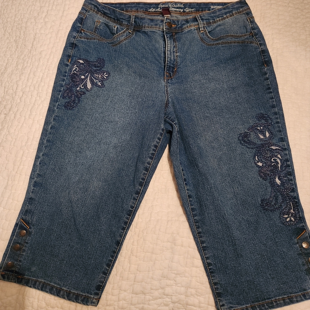 Gloria Vanderbilt denim capris with embroidery